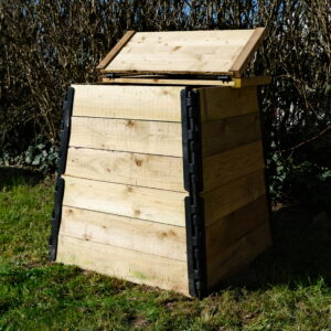 Composteur en bois en extérieur